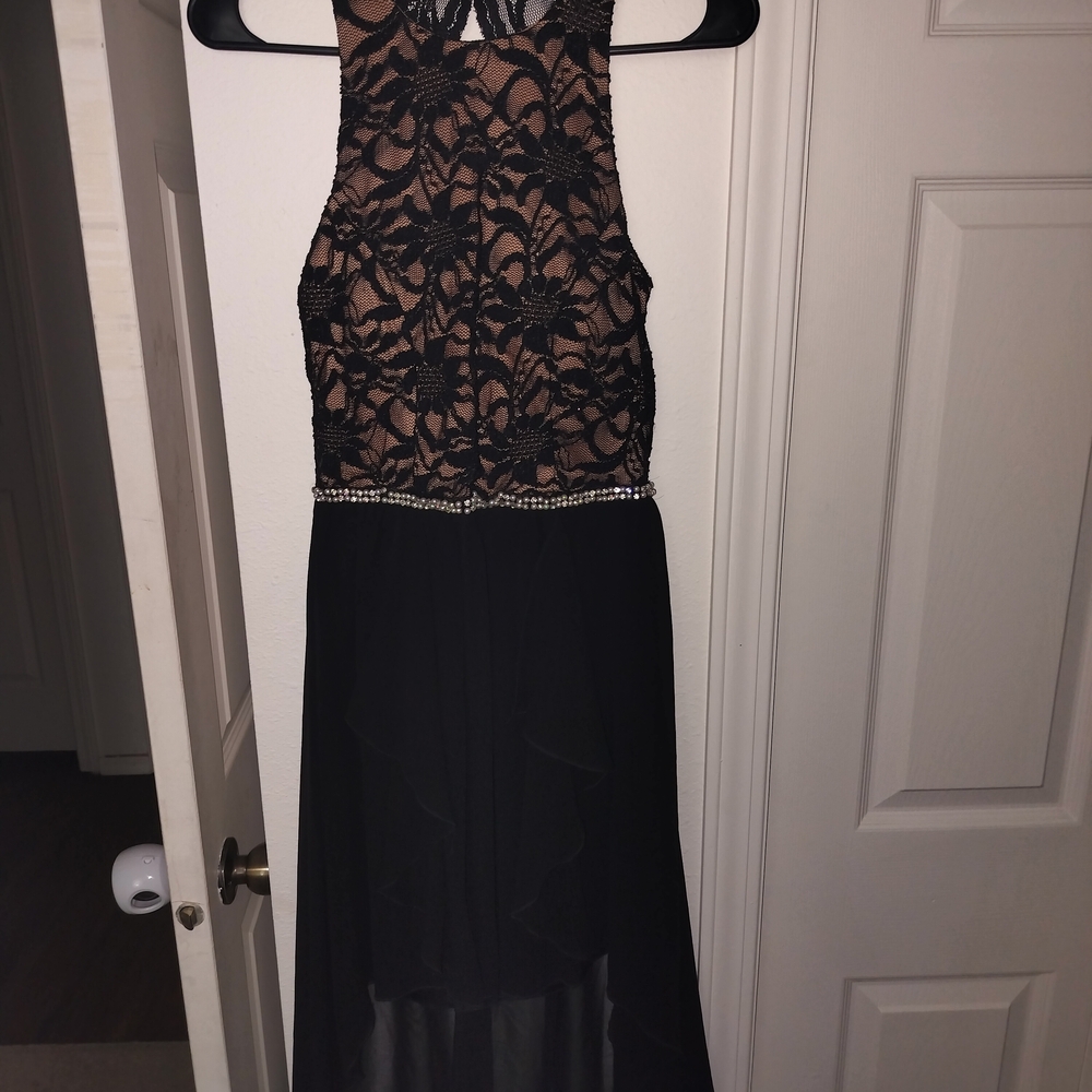 Elegant Black Lace Dress with Beaded Waist